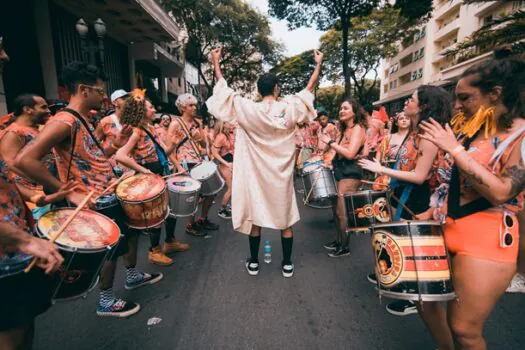 Bloco Calor da Rua faz pré-carnaval com festa no Cine Jóia