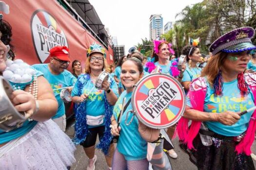 Bloco do Sargento Pimenta faz homenagem a Rita Lee em São Paulo