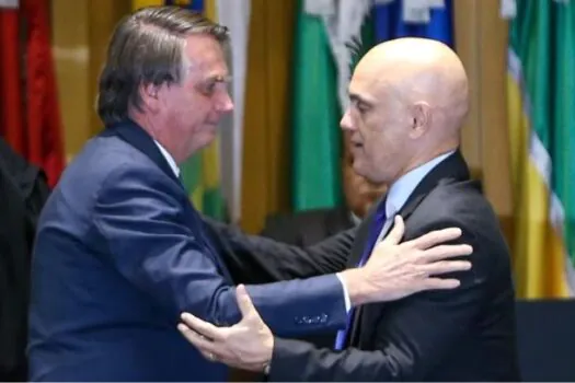 Histórico do STF e ofensas de Bolsonaro ‘seguram’ Moraes no comando de investigação