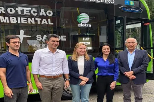 Governador do Pará visita Eletra e conhece futuros ônibus elétricos do BRT de Belém