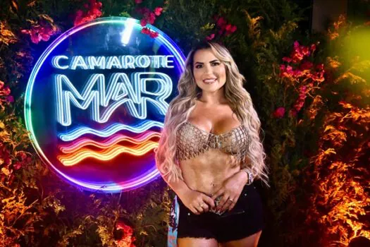 Dani Calabresa, Deolane Bezerra e Lexa curtem segundo dia de desfiles do Grupo Especial no Camarote MAR