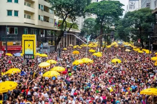 Carnaval: calçado adequado pode evitar torções; saiba qual escolher