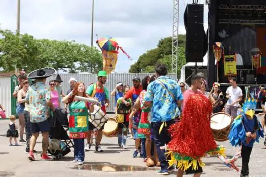 Carnaval é melhor do que celular, dizem crianças em bloquinho no DF