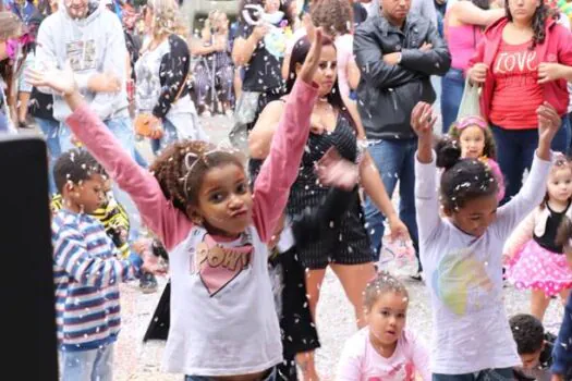 Carnaval da Família leva folia ao Paço de Ribeirão neste domingo (18)