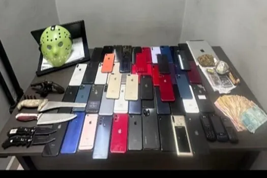 PM prende dupla com mais de 50 celulares em quarto de hotel na República