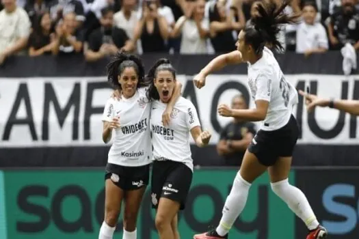 Corinthians vence após dois gols anulados do Cruzeiro e é tri da Supercopa