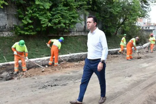 Santo André realiza obras para canalizar Córrego Utinga e recuperar rua que estava fechada