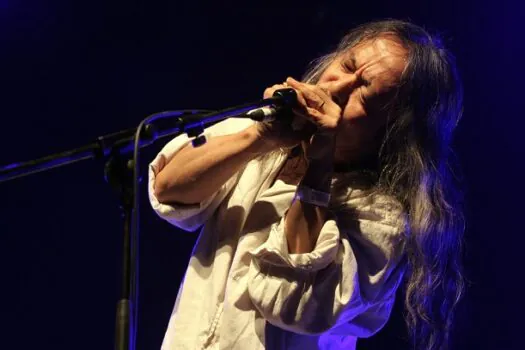 Damo Suzuki, antigo líder da banda alemã Can, morre aos 74 anos