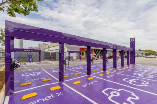 Enel X inaugura seu primeiro hub de recarga para carros elétricos no SP Market