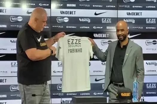 Fabinho Soldado é apresentado pelo Corinthians e admite dificuldade no mercado