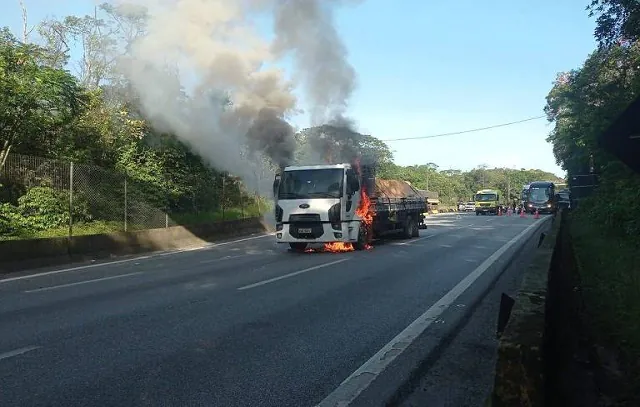 incêndio-caminhão