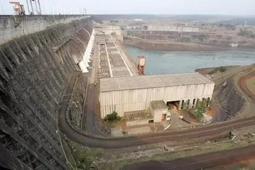 Brasil e Paraguai concordam em destravar orçamento de Itaipu temporariamente