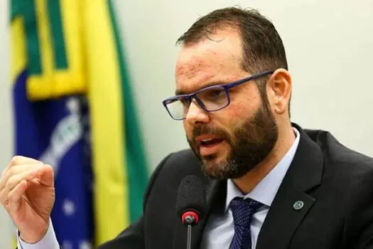 Senador Seif muda viagem oficial para ir a ato bolsonarista e gera gasto público de R$ 30 mil