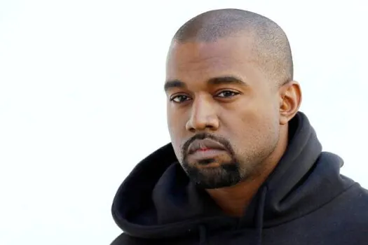 Kanye West é criticado nas redes sociais após publicar vídeo da esposa seminua