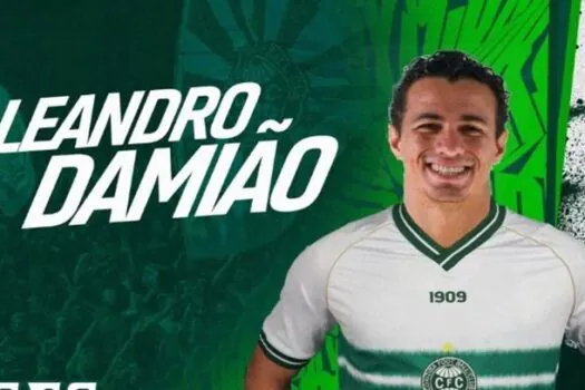 Leandro Damião assina contrato em definitivo e faz primeiro treino no Coritiba