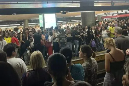 Linha 3-Vermelha do Metrô de SP tem falha e funciona com maiores intervalos