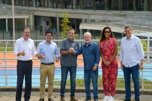 Lula lança pedra fundamental do IFRJ no Complexo do Alemão