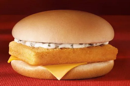 McDonald’s enfrenta queixa de clientes por ‘sumiço’ de McFish logo após relançamento