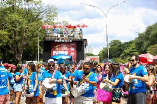 Monobloco desfila na região do Ibirapuera com o tema “Toca Esse Tambor”