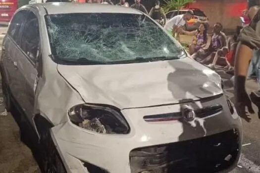 Motorista bêbado atropela cerca de 30 pessoas em bloco de carnaval em MG