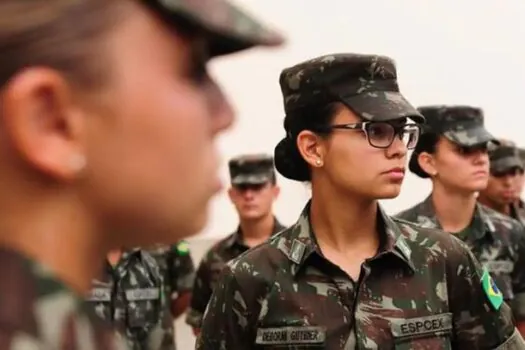 Exército anexa estudo sobre ‘desvantagem física’ para defender veto de mulheres em combate