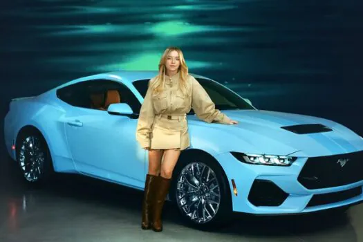 Ford cria Mustang GT 2024 personalizado pela atriz Sydney Sweeney