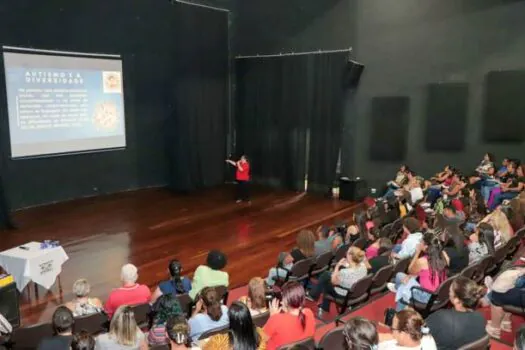 Educação de Ribeirão Pires realiza palestra sobre transtorno do espectro autista para profissionais da rede