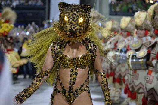 Paolla Oliveira ‘vira onça’ em desfile na Sapucaí e encanta internautas