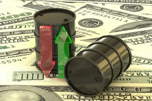 Petróleo fecha em alta de 3% e Brent volta a superar US$ 80, com tensões no Oriente Médio