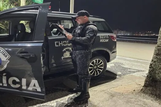 Suspeito de tráfico tenta subornar policiais, mas acaba preso em Santos