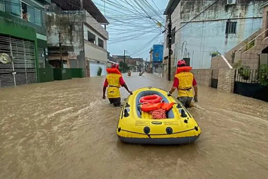 Recife tem áreas alagadas e aulas remotas, após fortes chuvas