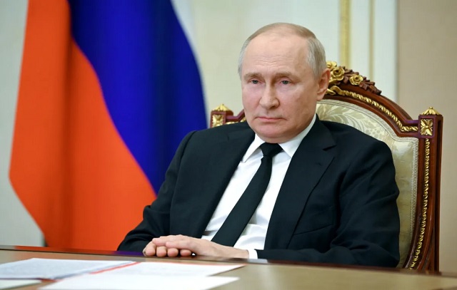 Putin nega planos de atacar Polônia e pede que EUA convençam Ucrânia a ceder território