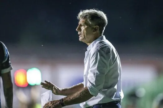 Renato faz cobrança pesada à Federação após vitória do Grêmio: ‘Fica difícil jogar o estadual’