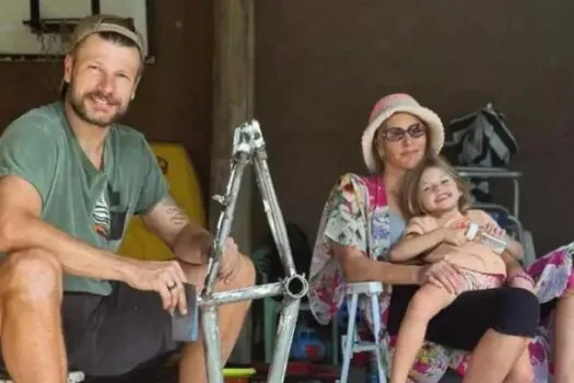 Rodrigo Hilbert constrói bicicleta para a filha