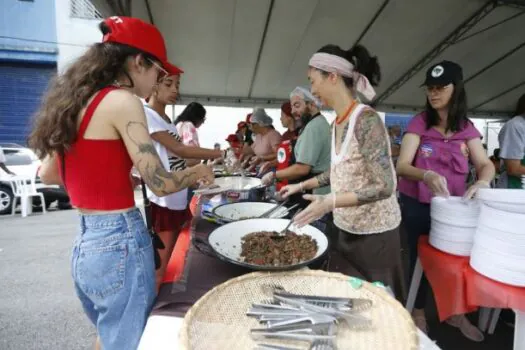 Sacolão popular em SP recebe primeiros alimentos fornecidos pelo PAA