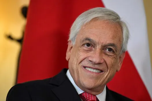 Piñera não teria conseguido tirar cinto de segurança ao cair na água, diz imprensa chilena