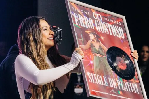 Simone Mendes conquista disco de platina em Portugal