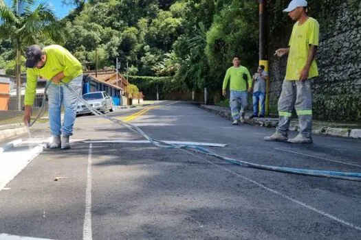 Ribeirão Pires realiza nova pintura de sinalização viária na Rua Pedro Mansueto Bechelli