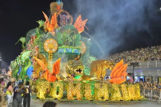 Volta da Vai-Vai e desfiles de Mocidade e Império são destaques da 2ª noite do Carnaval em SP