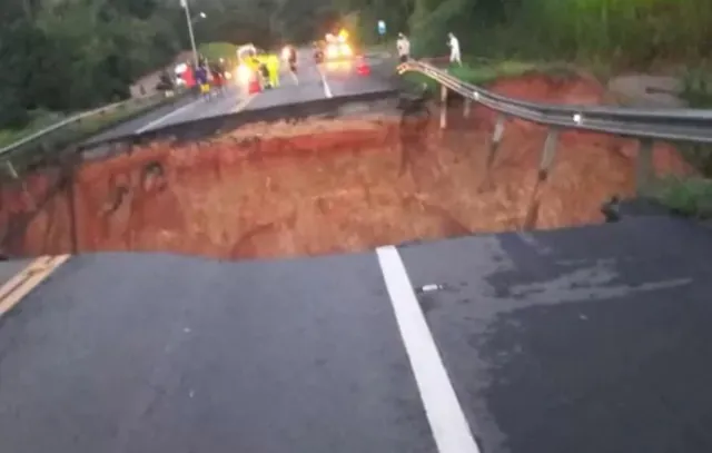 trecho-de-rodovia-desmorona-no-rj