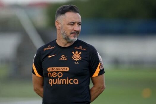 Fausto Vera e Vítor Pereira: processos contra o Corinthians correm na Fifa e na Justiça