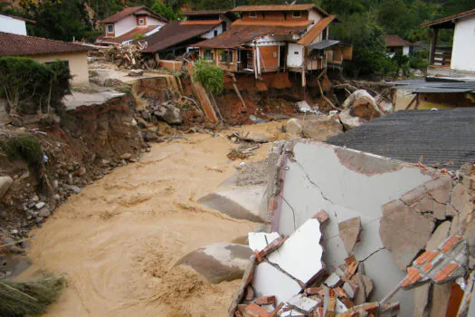 Chuva na região serrana do RJ pode ter mesmo volume que causou tragédia em 2011, alerta Cemaden