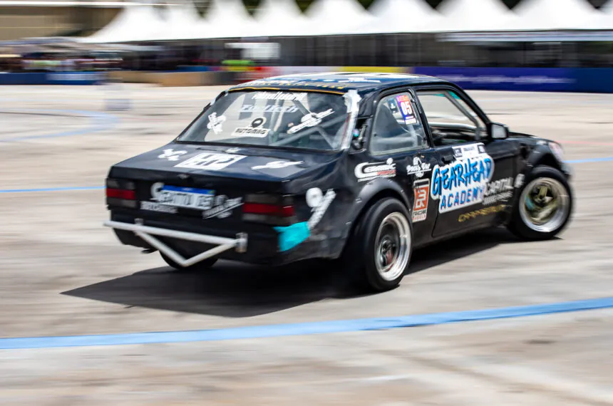 Douglas Gatto e seu Chevette na pista do Campo de Marte