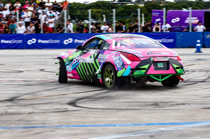 Valentina Piaz é a única piloto mulher no Ultimate Drift