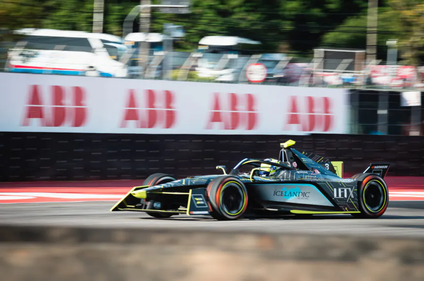 Sérgio Sette Câmara durante o primeiro treino livre do e-Prix 2024 de São Paulo