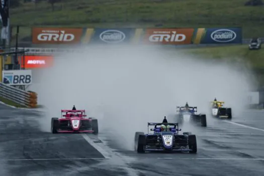 BRB Fórmula 4: Matheus Comparatto vence corrida desafiadora com chuva no Velocitta