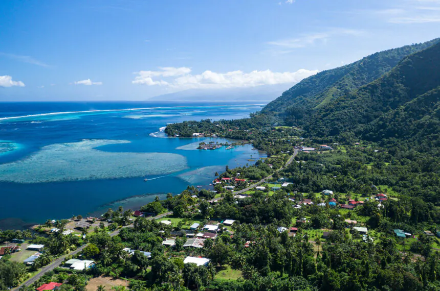 A praia de Teahupoo, na Polinésia Frances, é a casa do surfe nos Jogos Olímpicos de 2024