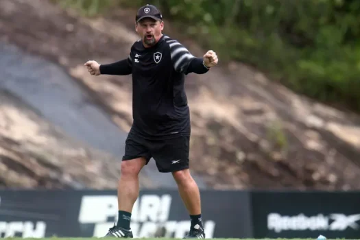 Técnico interino do Botafogo vê time encorpado para Libertadores após goleada sobre o Boavista