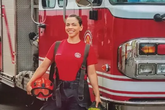 Brisamar Shopping realiza ação com bombeiras no Dia Internacional da Mulher