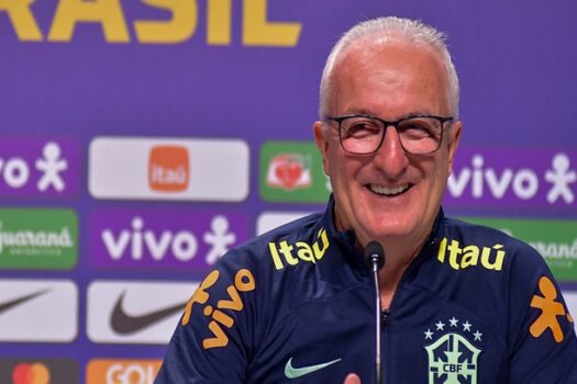 Dorival chama Igor Jesus para jogos contra Chile e Peru pelas Eliminatórias